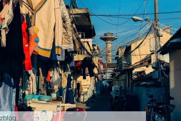 普陀区疫情溯源：城中村结构如何成为病毒扩散的加速器？